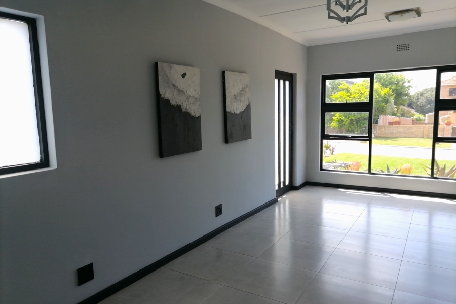 5 Bedroom Property for Sale in Stilbaai Wes Western Cape